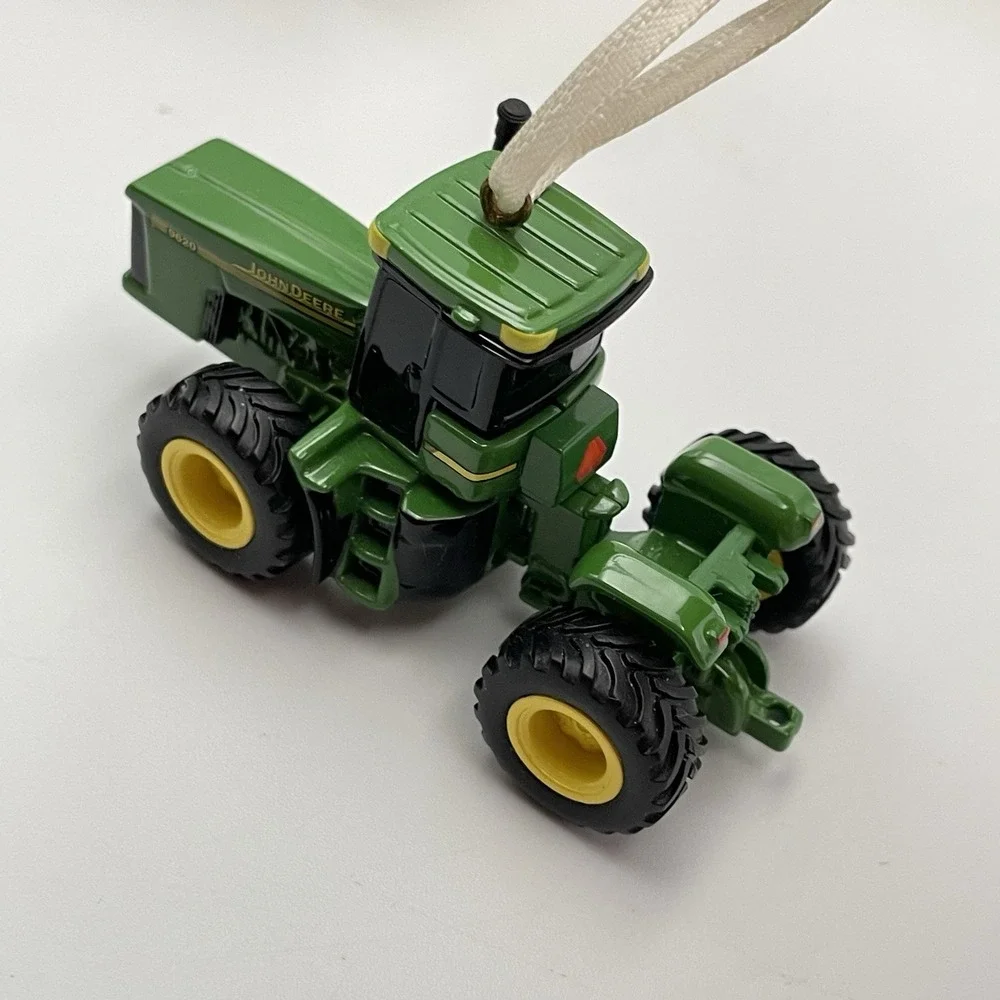 New Hallmark Keepsake 2006‎ JOHN DEERE 9620 TRACTOR Christmas Ornament